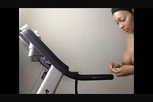 Freaky naked Treadmill Fun
