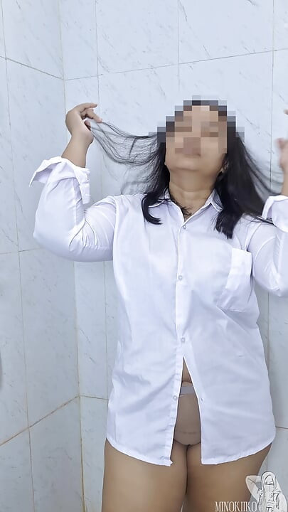 Hijab Skolejente 18+ Stripper Av Uniformen Og Skrubber Kroppen For Å Gjøre Huden Som En Pornostjerne Etter Timen - Minokiiko