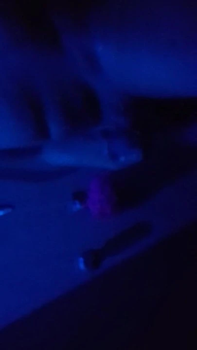 Mexicaanse dikke pik van zacht tot hard onder de douche, natte lul