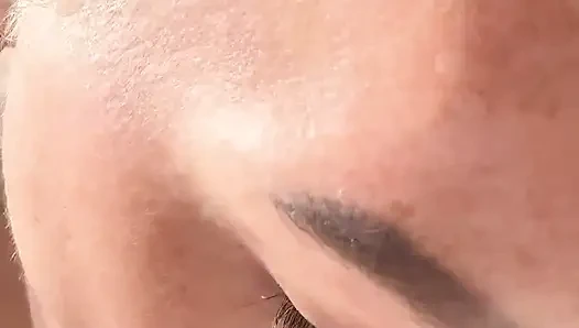 Pis orta yaşlı seksi kadından büyük fışkırtmalar