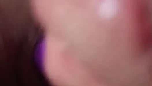 Evli kadın bu oyuncağı ısırdı