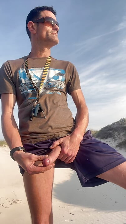 Mike is stroking on the beach again