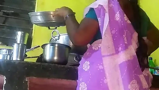 Bu guru tamil lagi asik di ruangan dapur pakai handjop hasband
