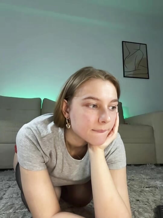 Jucielussie masturbating in the black stockings