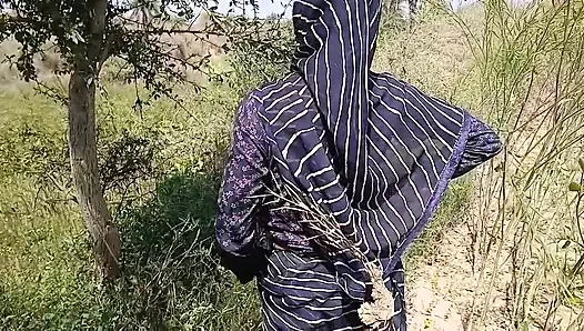 Bhabhi ne Devar ke sath Holi manae Khet per aur bhabhi ki chut mein rang Lagaya aur bhabhi ki bubs mein bhi Rang Lagaya