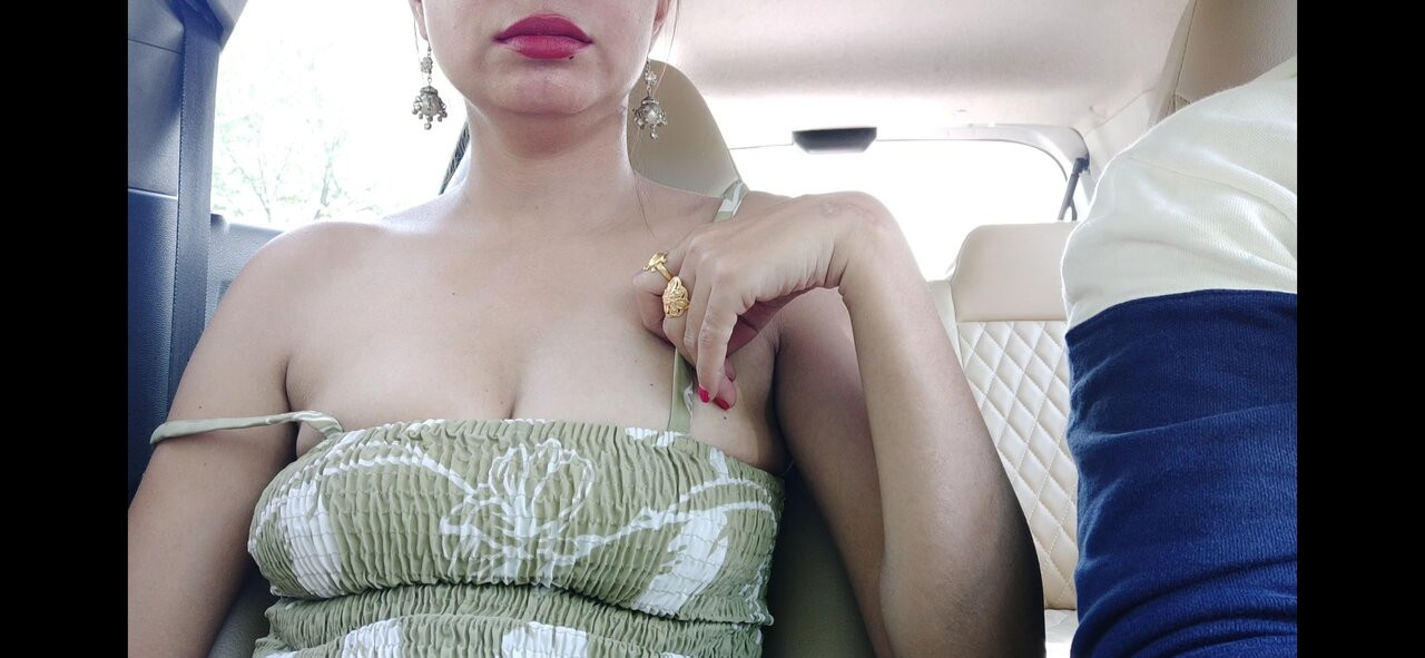 A namorada do meu amigo faz sexo arriscado em público ao ar livre. garota gostosa e sexy