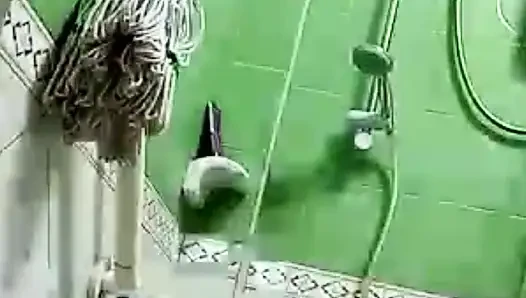 Pantat pengen mandi.dia pengen ngeliat kontolku