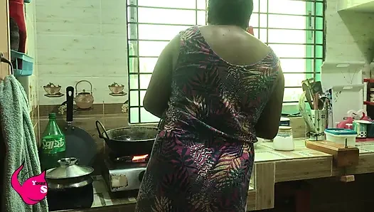 Üvey erkek ve üvey kız kardeş doğal bir oyun oynuyor