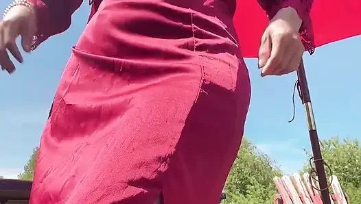 Angel Sexy Nake на стуле на улице