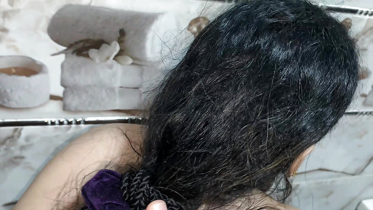 جوان مصری قبل از سکس روی همسر سعودی اش ادرار می کند