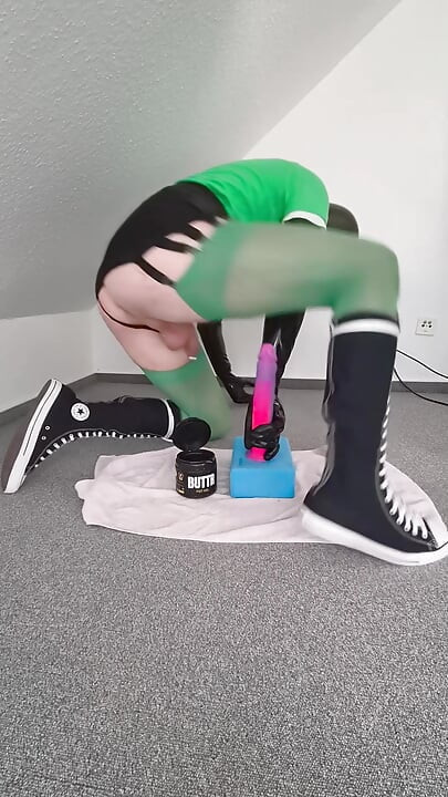Inserting 30 cm dildo all the way in my ass