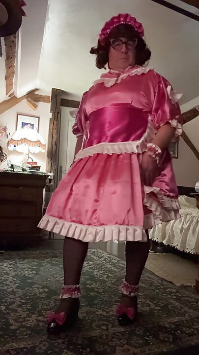 その日はピンクのメイドの衣装を着ていた