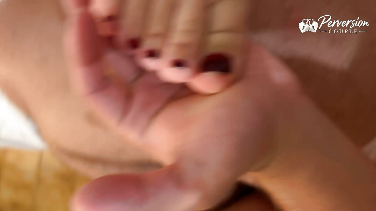 Minha irmã grávida me deu tesão e me convidou para transar com ela depois que ela se masturbou na banheira