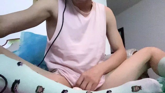 SKINNY TWINK PLAYING WITH HIS DICK AND HIS ASS