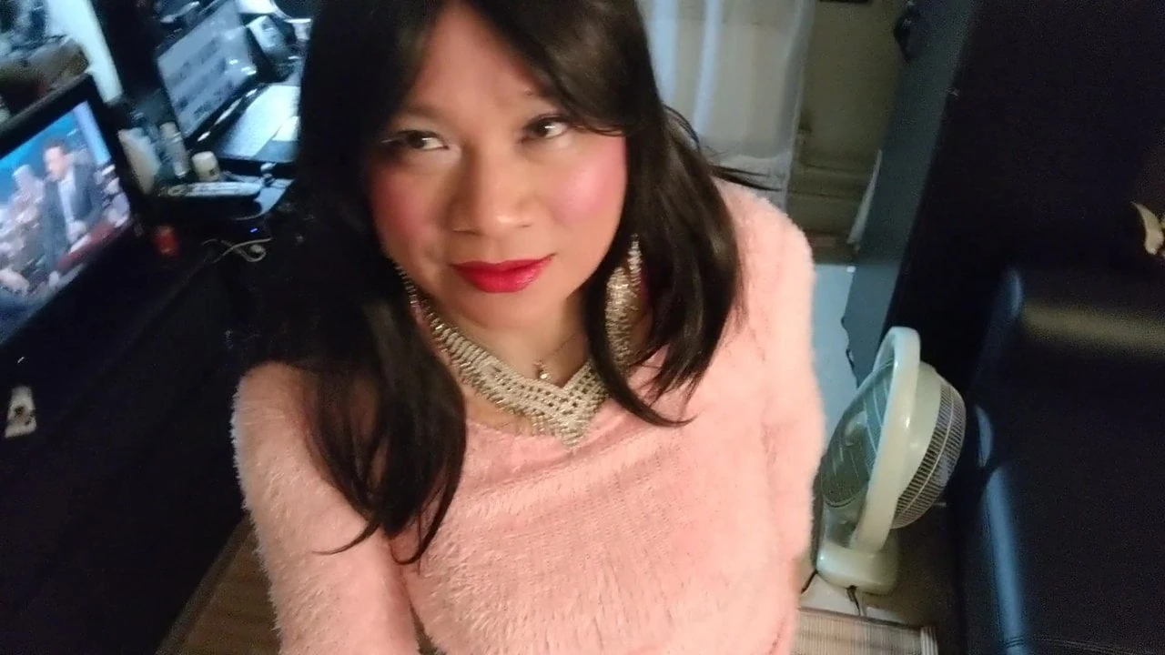 Suéter rosa y falda de colegiala 1