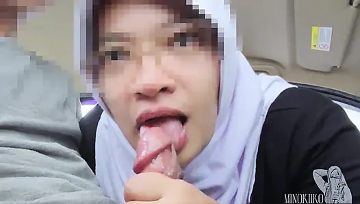 Tesettürlü baldızım geç kalıyor, ona yardım etmek için bana bir araba sakso çekiyor - minokiiko