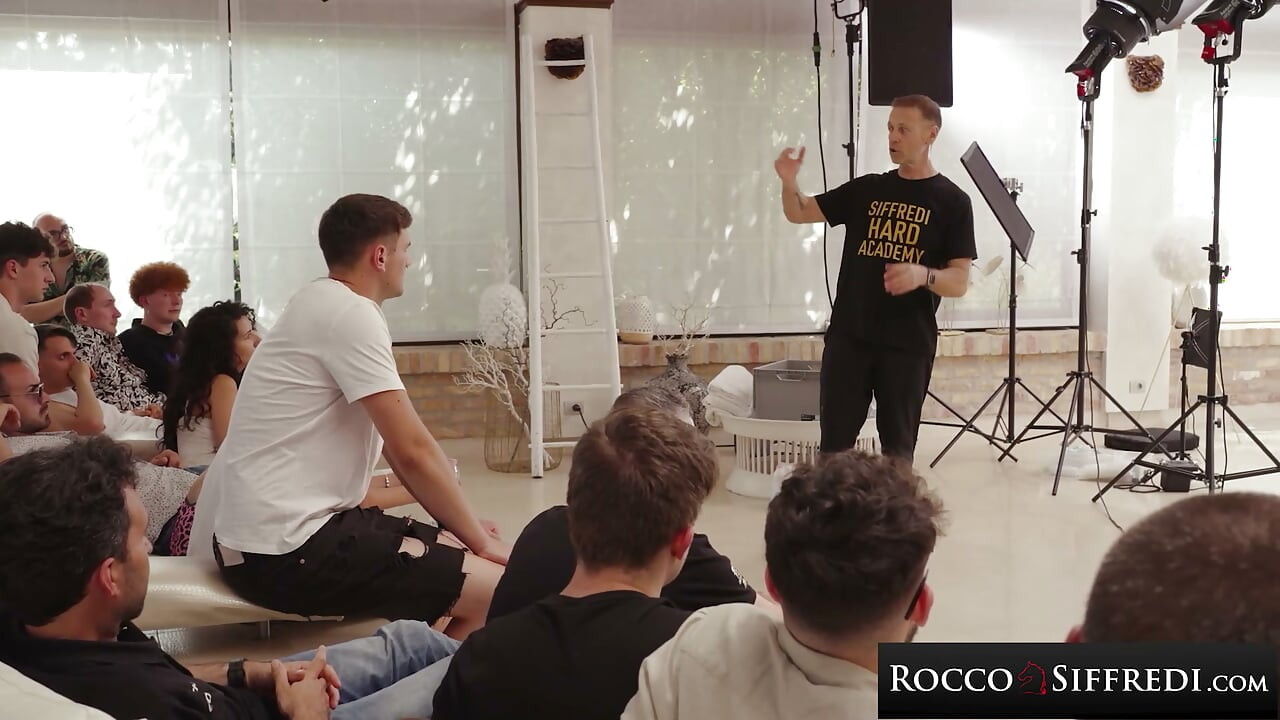 ROCCO SIFFREDI - BTS Amber Slassh - Het brunett-skönhet, enorm kuk, hardcore