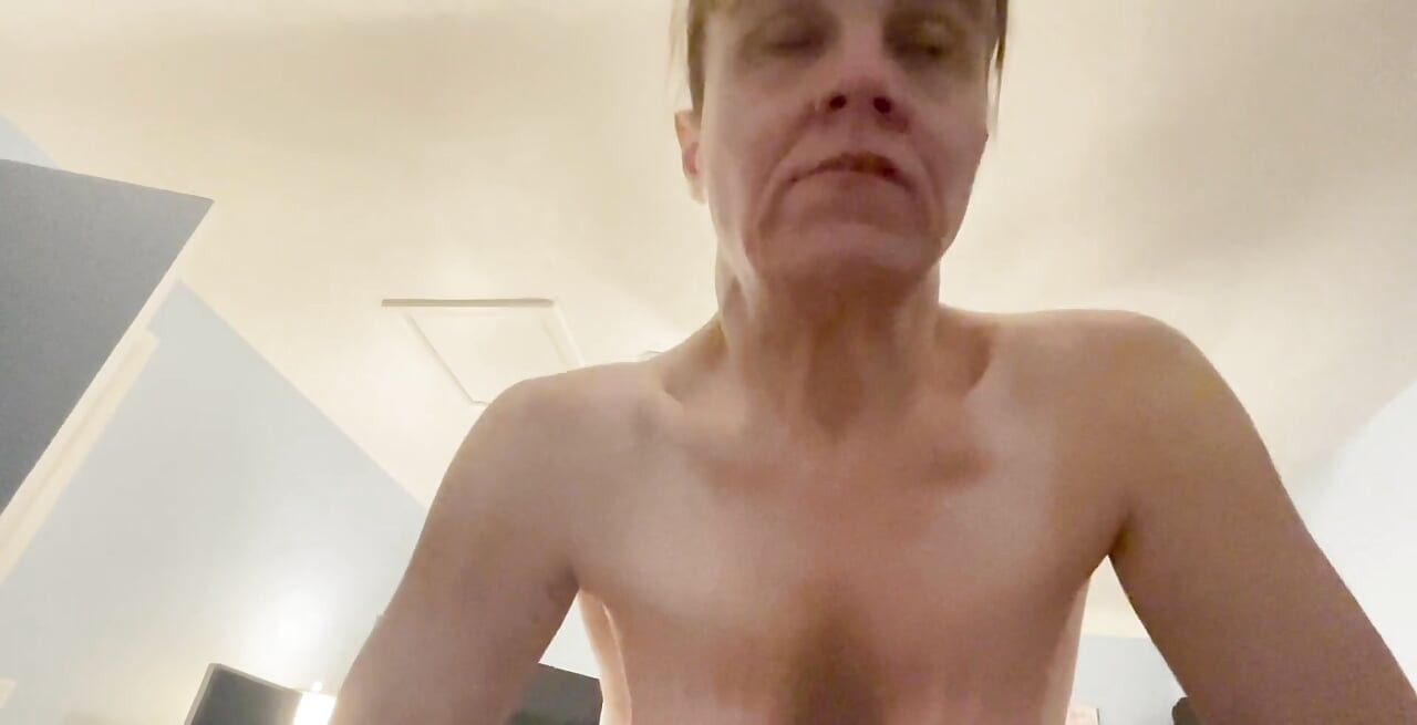 Pov style yang berbeda, kamu bisa bayangin kalau itu kamu! Semoga kamu menikmatinya!!