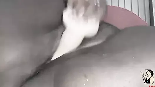 Bande-annonce - une BBW noire se fait baiser par sa grosse chatte, hardcore