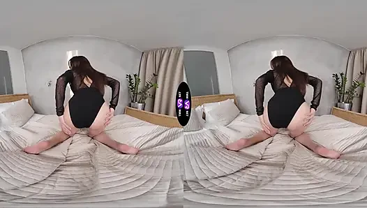 Lola Desire Worships Body In Bodysuit Then Unfastens For Juicy Pussy Access - TmwVRnet