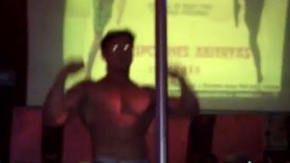 striptizci havuz dansı latino