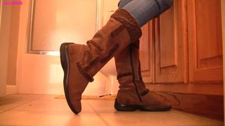 Caroline Ecco boots shoeplay bathroom PREVIEW