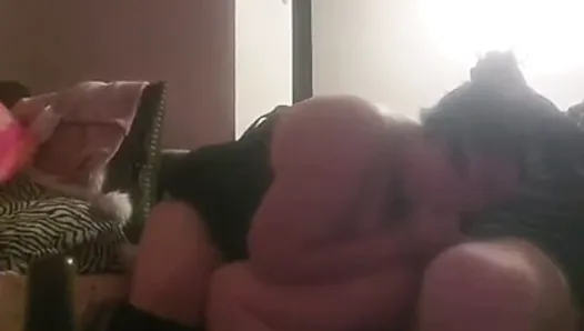Un cochon de baise surpris en train de tromper la caméra