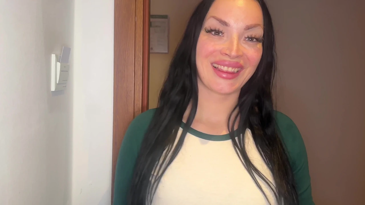 Komşunun Anahtarlarını Kaybetmesi Sikişmek Için Bir Bahaneydi. Seksi Komşu Amında Yarak Istiyor
