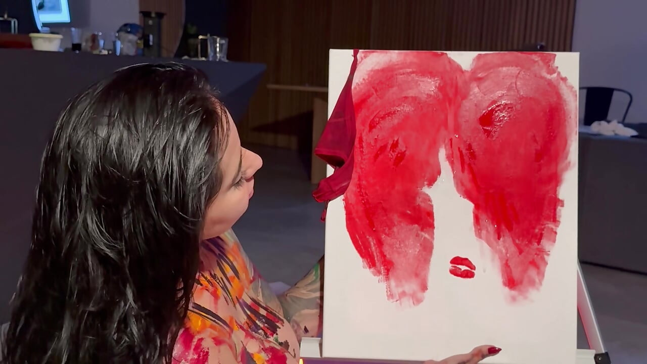Målningsläraren ville sätta sin kuk i några bröst, så jag bjöd in honom och han slutade knulla mig och lämna min fitta