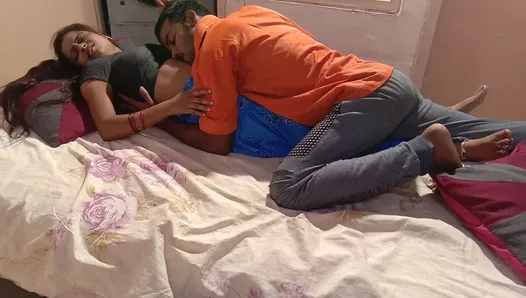 Prawdziwe małżeństwo z indyjską parą pokaz seksu z zakończeniem creampie