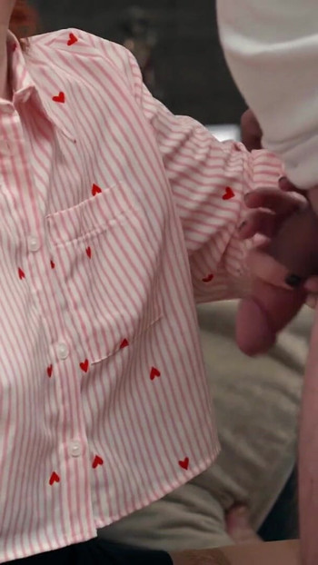 से महत्वपूर्ण पल "DADDY4K. जब मैंने उसकी मूंछ देखी तो मैंने उसका लंड चूसने का फैसला किया ..."