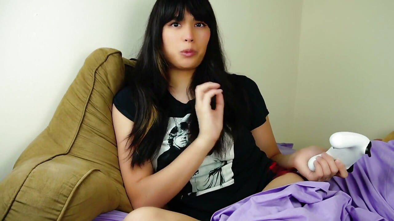 Your gamer stepsister is jealous!