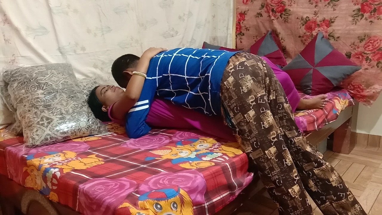 Desi by bhabhi ki kök mai gaand mari kutia bana kay
