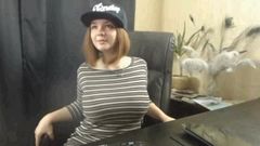 Sexy Webcam-Mädchen, große Möpse und Beine