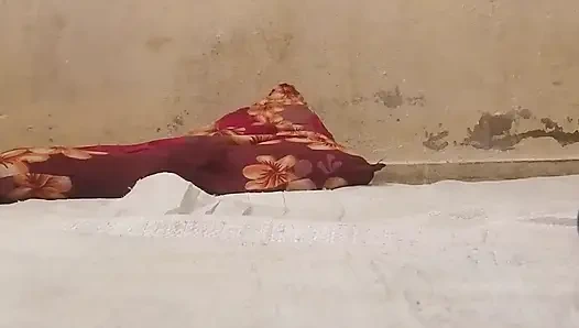 Desi Bhabhi ko lita ke chodne ka maza liya