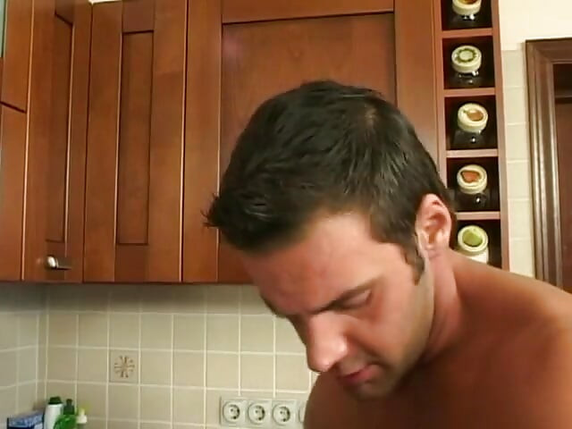 Svršavam ti na sise - Cijeli talijanski porno film - DVD