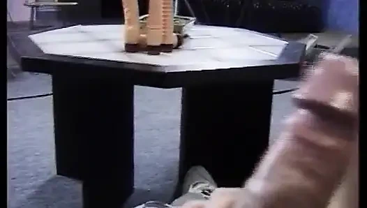 Посмотри, как эта немецкая крошка играет со своей киской на кастинге