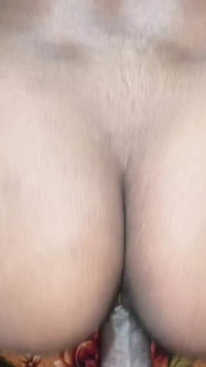 Ma copine suce ma grosse bite puis je baise ma femme brutalement et elle se fait désir nocturne, partie 4 | Clip 2