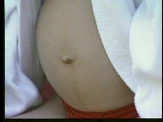 Gagica însărcinată tânjește după o pulă mare și tare