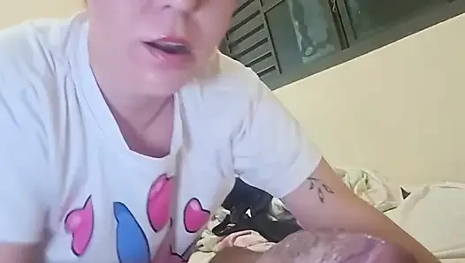 Si cewek hot rambut merah ini suka banget nyepong kontol sampai tenggorokannya dientot habis-habisan