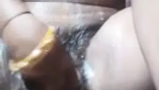 Indian aunty fucking her pussy with her entire hand