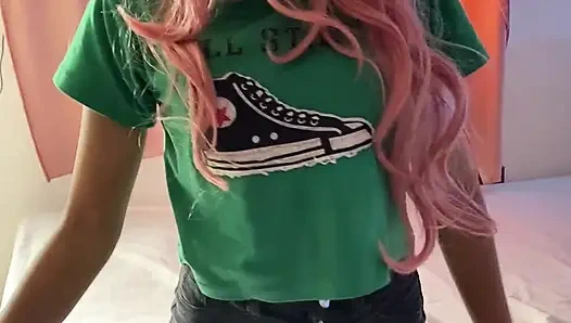 Я показую сводному брату купальник, и он целует мою горячую вагину