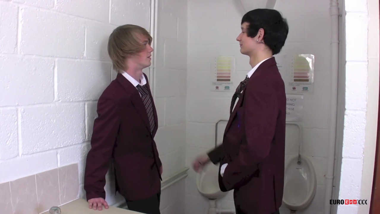 EuroBoyXXXはカイル・ウィルキンソンを倒し、カイ・アレクサンダーの喉と尻を突っ込む