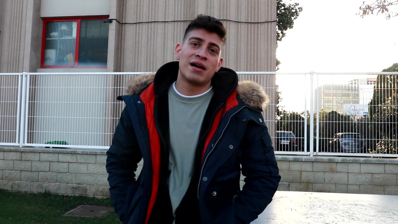 Annie在街上被抓