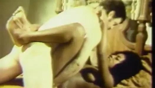 Memek hitam dan putih menjilati di kamar tidur