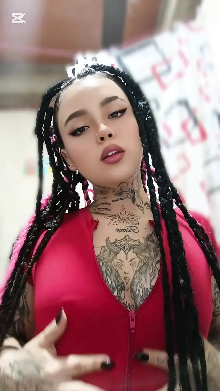 Caleña独自在家自慰