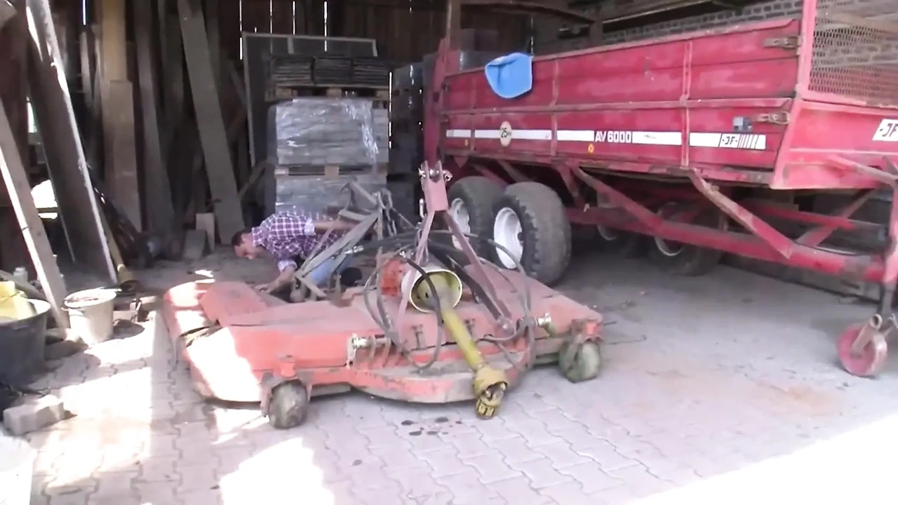 Milf seduced guy with massive cock and fucks at the barn