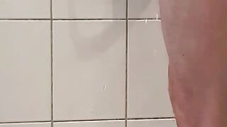 Sukumizu di kamar mandi (diminta)