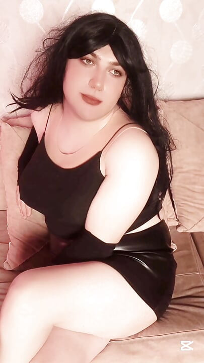 Fustă de piele Goth White Vampirish Booty Transsexuală Ladyboy Femboy Model Crossdresser Sissy
