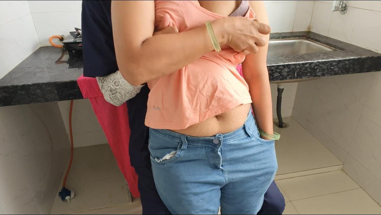 Gas Batla wala ne bhabhi ki chudayi MMS viral